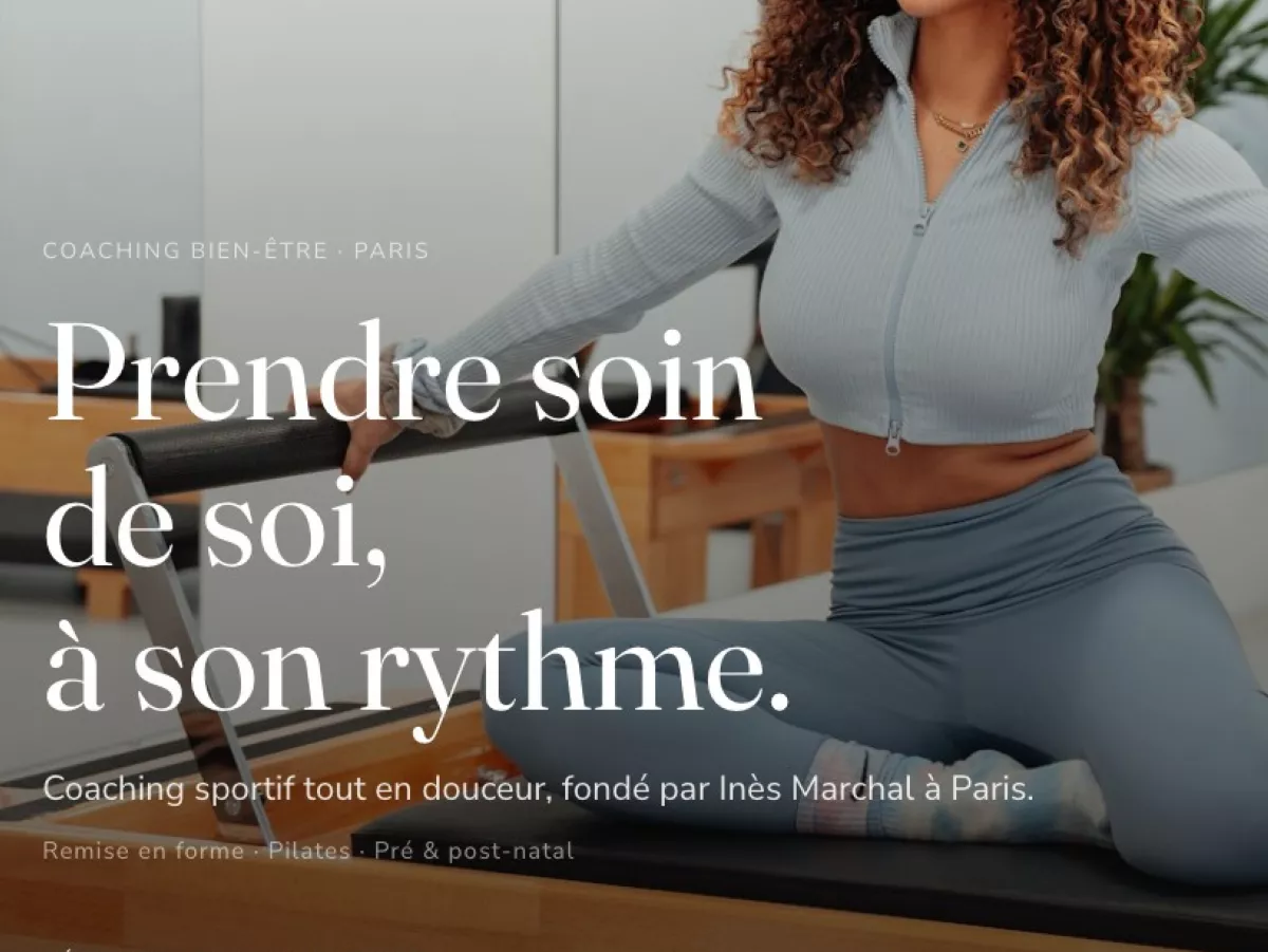 En-tête du site Eclose : « Prendre soin de soi, à son rythme. » sur une photo de séance de pilates
