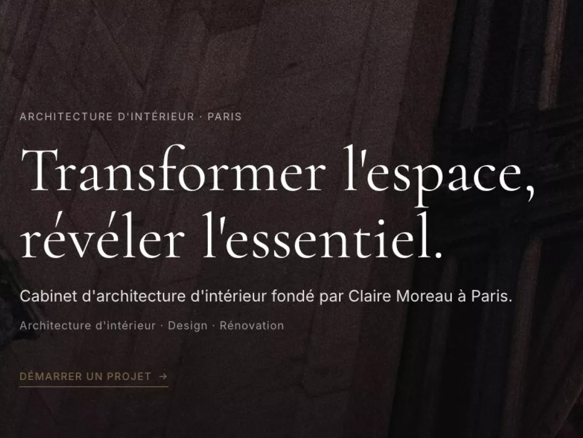 En-tête du site Studio Moreau : « Transformer l'espace, révéler l'essentiel. » dans une typographie élégante sur fond sombre